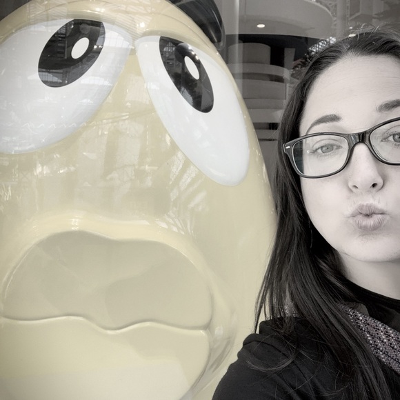 Meet your Posher, Jessica - Picture 2 of 16